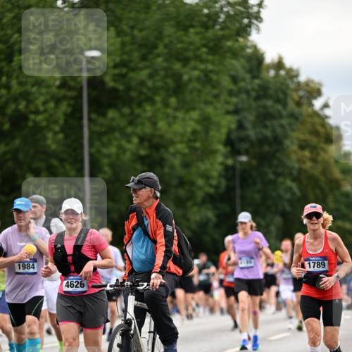 29.06.2025 - hella hamburg halbmarathon Dr. Thomas Lammeyer http://msf.ph/oto/8445462 29.06.2025 10:58:12 Kennedybrücke 1017, 1744, 1789, 1900, 1984, 2079, 2146, 2528, 2701, 3226, 4591, 4626, 4685, 4801, 5514, 5804, 5817, 5857, 5993, 6273, 7068, 7876, 8189, 8906, 8924, 9138, 9531, 9771, 10175, 10207, 11390 meine-sportfotos.de