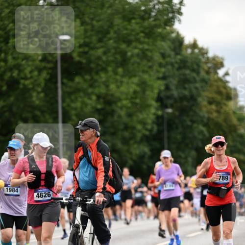 29.06.2025 - hella hamburg halbmarathon Dr. Thomas Lammeyer http://msf.ph/oto/8445491 29.06.2025 10:58:12 Kennedybrücke 1017, 1744, 1789, 1900, 1984, 2079, 2146, 2528, 2701, 3226, 4591, 4626, 4685, 4801, 5514, 5804, 5817, 5857, 5993, 6273, 7068, 7876, 8189, 8906, 8924, 9138, 9531, 9771, 10175, 10207, 11390 meine-sportfotos.de