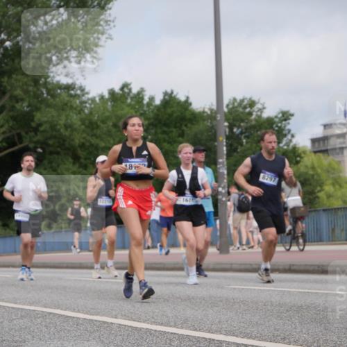 29.06.2025 - hella hamburg halbmarathon Luisa Fischer http://msf.ph/oto/8445500 29.06.2025 10:27:33 Kennedybrücke 18998, 12210, 1815, 16185, 8297, 1545, 3579, 4646, 4993, 5055, 5160, 5258, 5260, 8141, 8297, 8717, 9603 meine-sportfotos.de