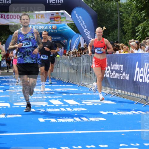 29.06.2025 - hella hamburg halbmarathon Strokosch-Dieckow http://msf.ph/oto/8445503 29.06.2025 10:39:29 Ziel 1343, 2546, 2972, 6152, 7152, 7154, 8346, 9116, 9265, 11806, 12335, 12372, 14077, 15013, 15336, 15828, 15965, 17215, 17360, 18154, 18285, 18803 meine-sportfotos.de