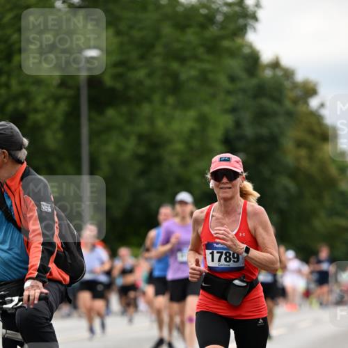 29.06.2025 - hella hamburg halbmarathon Dr. Thomas Lammeyer http://msf.ph/oto/8445505 29.06.2025 10:58:15 Kennedybrücke 1017, 1744, 1789, 1900, 1984, 2079, 2146, 2372, 2528, 2701, 2761, 3187, 3226, 4591, 4626, 4685, 4801, 5514, 5804, 5817, 5857, 5993, 6273, 7068, 7876, 8189, 8906, 8924, 9138, 9531, 9771, 10175, 10207, 11390 meine-sportfotos.de