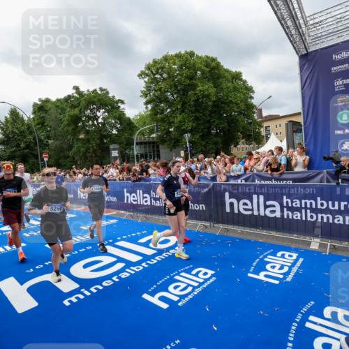 29.06.2025 - hella hamburg halbmarathon Zöllner http://msf.ph/oto/8445509 29.06.2025 10:57:32 Ziel 2236, 3435, 4502, 5015, 5134, 5728, 6281, 6302, 8393, 9727, 12144, 13245, 13394, 15695, 16093, 16830, 17160, 17758, 17828 meine-sportfotos.de