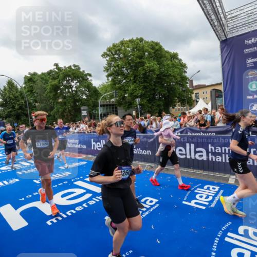 29.06.2025 - hella hamburg halbmarathon Zöllner http://msf.ph/oto/8445554 29.06.2025 10:57:33 Ziel 2236, 3435, 4502, 5015, 5134, 5728, 6281, 6302, 8393, 9727, 12144, 13245, 13394, 15695, 16093, 17758, 17828 meine-sportfotos.de