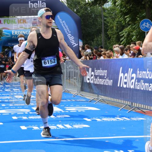 29.06.2025 - hella hamburg halbmarathon Strokosch-Dieckow http://msf.ph/oto/8445601 29.06.2025 10:39:25 Ziel 1343, 2546, 2972, 6037, 6152, 7152, 7154, 8346, 9116, 9265, 12335, 12372, 14359, 15013, 15336, 15866, 15965 meine-sportfotos.de