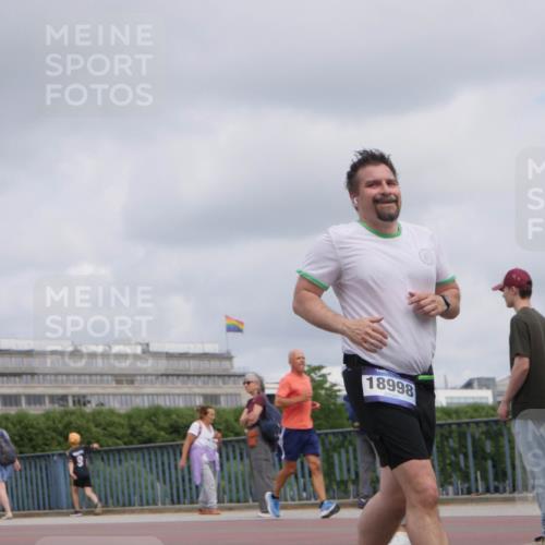 29.06.2025 - hella hamburg halbmarathon Luisa Fischer http://msf.ph/oto/8445602 29.06.2025 10:27:38 Kennedybrücke 18998, 1545, 4646, 4993, 5039, 5258, 5260, 5954, 8141, 8297, 8918, 8920 meine-sportfotos.de