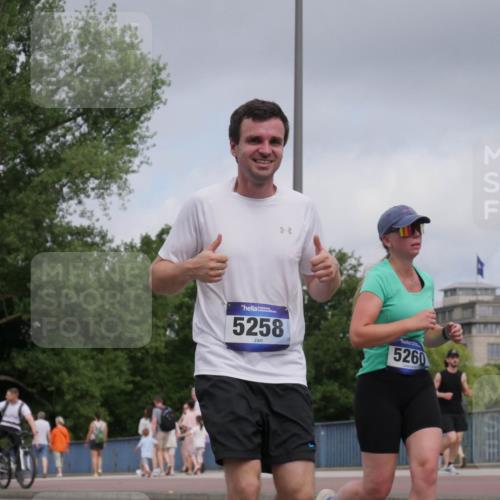 29.06.2025 - hella hamburg halbmarathon Luisa Fischer http://msf.ph/oto/8445634 29.06.2025 10:27:40 Kennedybrücke 5258, 5260, 4646, 1545, 4162, 4646, 5039, 5258, 5260, 5954, 7426, 8141, 8187, 8918, 8920 meine-sportfotos.de
