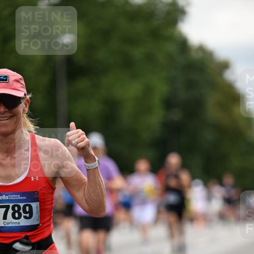 29.06.2025 - hella hamburg halbmarathon Dr. Thomas Lammeyer http://msf.ph/oto/8445647 29.06.2025 10:58:16 Kennedybrücke 1017, 1744, 1789, 1900, 1984, 2079, 2146, 2372, 2528, 2701, 2761, 3187, 3226, 4591, 4626, 4685, 4801, 5514, 5804, 5817, 5857, 5993, 6273, 7068, 7614, 7876, 8189, 8924, 9138, 9531, 9771, 10175, 10207, 11390 meine-sportfotos.de