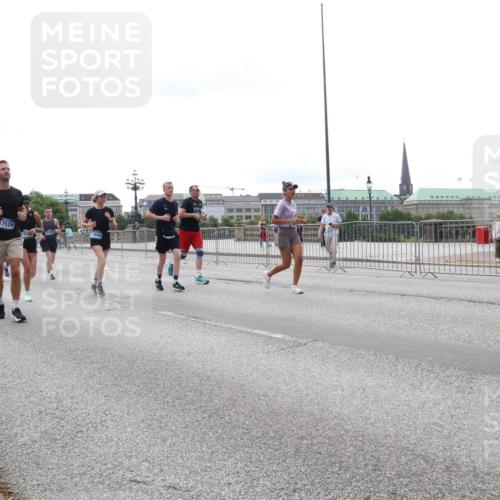 29.06.2025 - hella hamburg halbmarathon Lena Gebhardt http://msf.ph/oto/8445661 29.06.2025 10:29:59 Lombardsbrücke 17529, 2302, 3613, 1063, 1097, 1547, 1661, 1694, 2302, 2699, 3443, 3524, 3573, 3613, 4395, 4580, 5063, 5322, 5350, 6598, 6616, 6626, 7517, 7832, 8388, 8792, 8941, 9095, 9937, 10162, 10996, 11249, 11269, 11376, 11444, 11634, 12086, 12216, 12227, 12305, 12504, 12537, 12710, 13031, 13810, 14304, 15266, 16182, 16306, 16601, 16604, 16735, 16769, 17529, 17945, 18046, 18385, 18503, 18671 meine-sportfotos.de