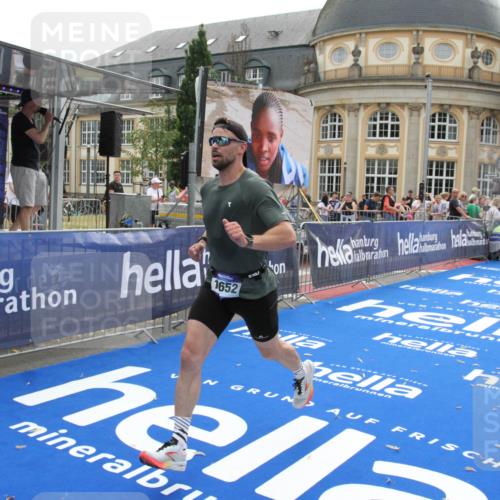 29.06.2025 - hella hamburg halbmarathon Michael Strokosch http://msf.ph/oto/8445665 29.06.2025 10:27:16 Ziel 9097, 15583 meine-sportfotos.de