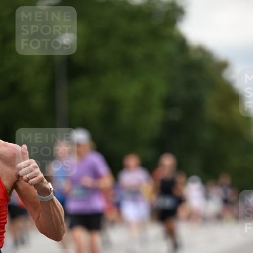 29.06.2025 - hella hamburg halbmarathon Dr. Thomas Lammeyer http://msf.ph/oto/8445676 29.06.2025 10:58:17 Kennedybrücke 1017, 1744, 1789, 1900, 1984, 2079, 2146, 2372, 2528, 2701, 2761, 3187, 4626, 4685, 4801, 5514, 5804, 5817, 5857, 5993, 6273, 7068, 7614, 7876, 8189, 8924, 9138, 9503, 9531, 9771, 10175, 10207, 11390 meine-sportfotos.de