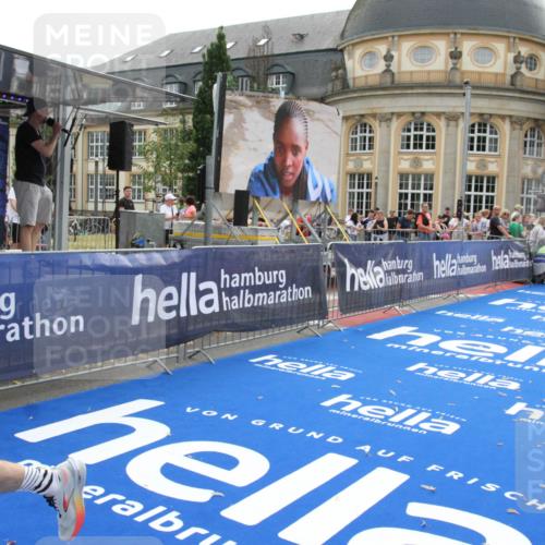 29.06.2025 - hella hamburg halbmarathon Michael Strokosch http://msf.ph/oto/8445687 29.06.2025 10:27:16 Ziel 9097, 15583 meine-sportfotos.de