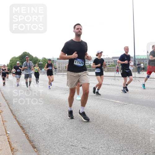29.06.2025 - hella hamburg halbmarathon Lena Gebhardt http://msf.ph/oto/8445746 29.06.2025 10:30:00 Lombardsbrücke 2302, 3613, 17529, 11444, 1063, 1097, 1547, 1694, 2302, 2699, 3443, 3524, 3573, 3613, 4395, 4580, 5063, 5322, 5350, 6598, 6616, 6626, 7517, 7832, 8388, 8792, 8941, 9095, 9937, 10162, 10996, 11269, 11376, 11444, 11634, 12086, 12216, 12227, 12305, 12504, 12537, 12710, 13031, 13418, 13810, 14304, 15266, 16182, 16306, 16601, 16604, 16735, 16769, 17529, 17945, 18046, 18385, 18503, 18671 meine-sportfotos.de