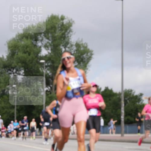 29.06.2025 - hella hamburg halbmarathon Luisa Fischer http://msf.ph/oto/8445757 29.06.2025 10:27:49 Kennedybrücke 1389, 4162, 5039, 5954, 7426, 7920, 8187, 8918, 8920 meine-sportfotos.de