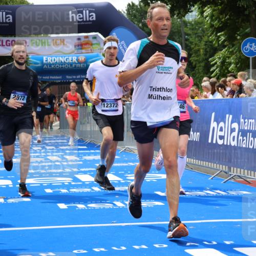 29.06.2025 - hella hamburg halbmarathon Strokosch-Dieckow http://msf.ph/oto/8445769 29.06.2025 10:39:27 Ziel 1343, 2546, 2972, 6152, 7152, 7154, 8346, 9116, 9265, 12335, 12372, 14359, 15013, 15336, 15828, 15866, 15965, 17215, 18285, 18803 meine-sportfotos.de