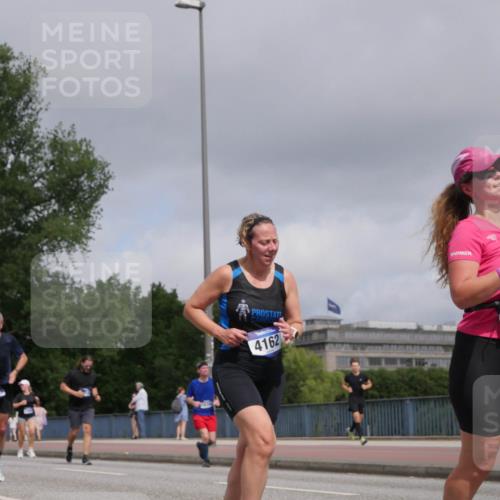 29.06.2025 - hella hamburg halbmarathon Luisa Fischer http://msf.ph/oto/8445781 29.06.2025 10:27:51 Kennedybrücke 4162, 8187, 1389, 4162, 5039, 7426, 7920, 8187 meine-sportfotos.de