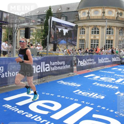 29.06.2025 - hella hamburg halbmarathon Michael Strokosch http://msf.ph/oto/8445791 29.06.2025 10:27:19 Ziel 9097, 15136, 15583, 18037, 18124 meine-sportfotos.de