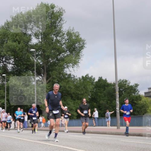 29.06.2025 - hella hamburg halbmarathon Luisa Fischer http://msf.ph/oto/8445793 29.06.2025 10:27:51 Kennedybrücke 0264, 1389, 4162, 5039, 7426, 7920, 8187 meine-sportfotos.de