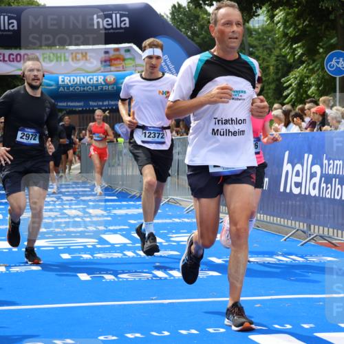 29.06.2025 - hella hamburg halbmarathon Strokosch-Dieckow http://msf.ph/oto/8445796 29.06.2025 10:39:27 Ziel 1343, 2546, 2972, 6152, 7152, 7154, 8346, 9116, 9265, 12335, 12372, 14359, 15013, 15336, 15828, 15866, 15965, 17215, 18285, 18803 meine-sportfotos.de