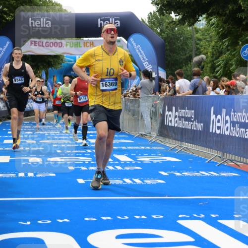 29.06.2025 - hella hamburg halbmarathon Strokosch-Dieckow http://msf.ph/oto/8445824 29.06.2025 10:49:14 Ziel 2013, 4183, 4185, 6158, 6389, 8112, 9348, 10053, 10184, 10189, 11819, 13450, 14526, 15422, 15523, 16369, 16414, 16731, 17173, 18598, 18842 meine-sportfotos.de