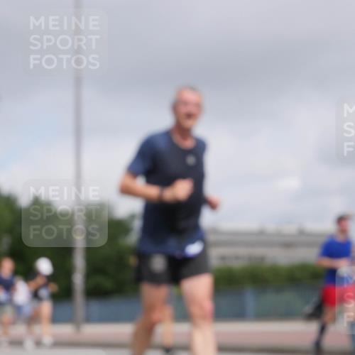 29.06.2025 - hella hamburg halbmarathon Luisa Fischer http://msf.ph/oto/8445844 29.06.2025 10:27:54 Kennedybrücke 1389, 2944, 4719, 5358, 7920 meine-sportfotos.de