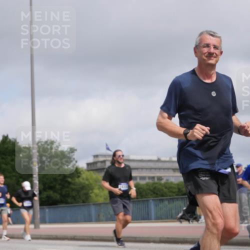 29.06.2025 - hella hamburg halbmarathon Luisa Fischer http://msf.ph/oto/8445850 29.06.2025 10:27:54 Kennedybrücke 1634, 1389, 2944, 4719, 5358, 7920 meine-sportfotos.de
