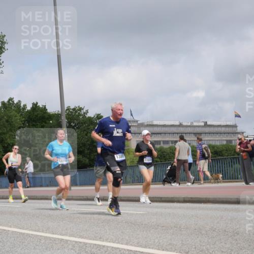 29.06.2025 - hella hamburg halbmarathon Luisa Fischer http://msf.ph/oto/8445888 29.06.2025 10:27:56 Kennedybrücke 18077, 18105, 1389, 11044, 1389, 2944, 3421, 4719, 5358, 7920, 8167 meine-sportfotos.de