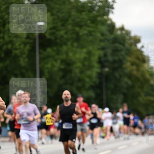 29.06.2025 - hella hamburg halbmarathon Dr. Thomas Lammeyer http://msf.ph/oto/8445893 29.06.2025 10:58:19 Kennedybrücke 1017, 1744, 1789, 1900, 1984, 2079, 2146, 2372, 2528, 2701, 2761, 3187, 3249, 4323, 4626, 4685, 4801, 5514, 5804, 5817, 5857, 5993, 6273, 6468, 7614, 7876, 8189, 8924, 9138, 9503, 9531, 9771, 10175, 10207, 11390 meine-sportfotos.de