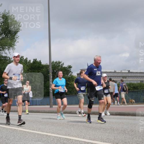 29.06.2025 - hella hamburg halbmarathon Luisa Fischer http://msf.ph/oto/8445896 29.06.2025 10:27:57 Kennedybrücke 3380, 1090, 1077, 18105, 5358, 1389, 1104, 1389, 2944, 3421, 4719, 5358, 6524, 6526, 7920, 7975, 8167 meine-sportfotos.de