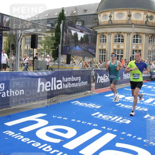 29.06.2025 - hella hamburg halbmarathon Michael Strokosch http://msf.ph/oto/8445908 29.06.2025 10:27:23 Ziel 14019, 15136, 15576, 15583, 18037, 18124 meine-sportfotos.de