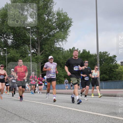 29.06.2025 - hella hamburg halbmarathon Luisa Fischer http://msf.ph/oto/8445919 29.06.2025 10:27:58 Kennedybrücke 8167, 14481, 1655, 6524, 6526, 13380, 4719, 10907, 1389, 2944, 3421, 4719, 5358, 6524, 6526, 7975, 8167 meine-sportfotos.de