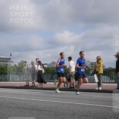29.06.2025 - hella hamburg halbmarathon Luisa Fischer http://msf.ph/oto/8445942 29.06.2025 09:46:55 Kennedybrücke 12331, 3845, 2021, 3845, 5367, 8473, 8731, 10848 meine-sportfotos.de