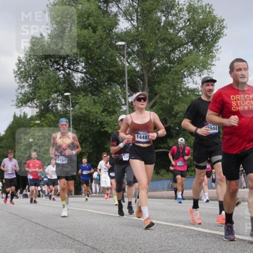 29.06.2025 - hella hamburg halbmarathon Luisa Fischer http://msf.ph/oto/8445949 29.06.2025 10:28:01 Kennedybrücke 4221, 8167, 342, 165, 14481, 6524, 944, 1389, 1395, 2477, 2944, 3421, 4719, 5358, 6524, 6526, 7528, 7975, 8167, 8502, 9063 meine-sportfotos.de