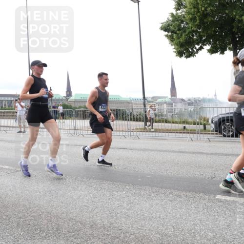 29.06.2025 - hella hamburg halbmarathon Lena Gebhardt http://msf.ph/oto/8445998 29.06.2025 10:30:02 Lombardsbrücke 5322, 1144, 1063, 1097, 1547, 1694, 2302, 2699, 2901, 3443, 3524, 3573, 3613, 4395, 4580, 5063, 5322, 5350, 6598, 6616, 6626, 7517, 7832, 8388, 8792, 8941, 9095, 9937, 10162, 10996, 11269, 11376, 11444, 11634, 12216, 12227, 12305, 12349, 12350, 12504, 12537, 12710, 13031, 13418, 13810, 14304, 15266, 16182, 16306, 16601, 16604, 16735, 16769, 17529, 17945, 18046, 18385, 18503, 18671 meine-sportfotos.de