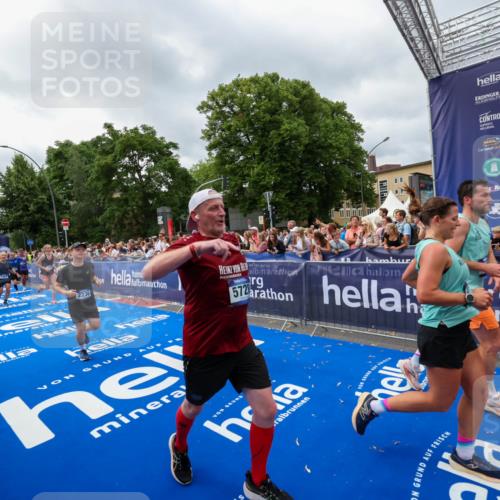 29.06.2025 - hella hamburg halbmarathon Zöllner http://msf.ph/oto/8446000 29.06.2025 10:57:39 Ziel 1239, 2236, 2606, 2652, 4502, 5015, 5134, 5457, 5458, 5728, 13245, 14571, 14951, 15217, 15220, 17769, 17814, 18388 meine-sportfotos.de
