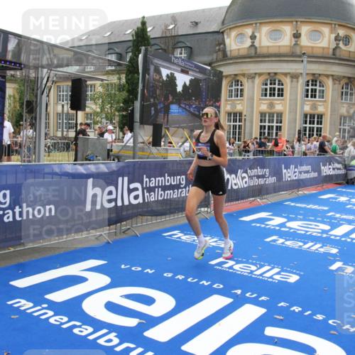 29.06.2025 - hella hamburg halbmarathon Michael Strokosch http://msf.ph/oto/8446015 29.06.2025 10:27:26 Ziel 14019, 15136, 15576, 18037, 18124 meine-sportfotos.de