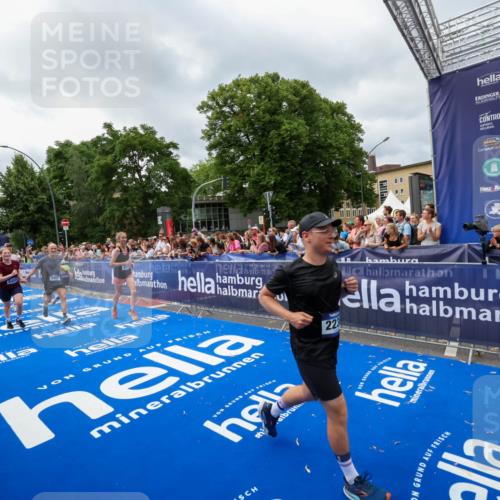 29.06.2025 - hella hamburg halbmarathon Zöllner http://msf.ph/oto/8446056 29.06.2025 10:57:41 Ziel 1239, 1715, 2236, 2606, 2652, 4502, 5457, 5458, 12774, 13523, 14571, 14951, 15217, 15220, 17769, 17814, 18388, 18985 meine-sportfotos.de