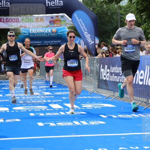 29.06.2025 - hella hamburg halbmarathon Strokosch-Dieckow http://msf.ph/oto/8446062 29.06.2025 10:39:24 Ziel 1343, 2546, 2972, 6037, 6152, 8346, 9116, 12335, 12372, 14359, 15013, 15866, 15965 meine-sportfotos.de