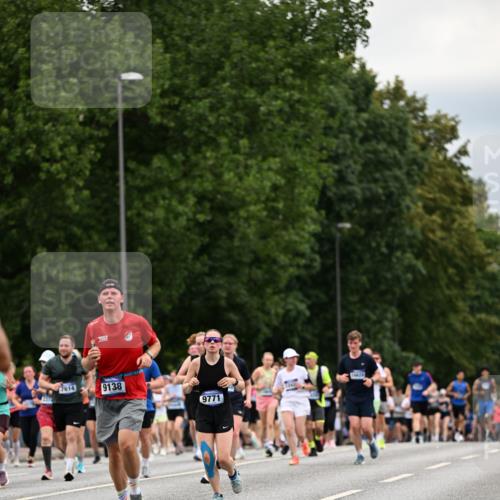 29.06.2025 - hella hamburg halbmarathon Dr. Thomas Lammeyer http://msf.ph/oto/8446087 29.06.2025 10:58:21 Kennedybrücke 1017, 1744, 1789, 1900, 1984, 2079, 2146, 2372, 2701, 2761, 3187, 3249, 4323, 4626, 4685, 4801, 4838, 5514, 5804, 5817, 5857, 5993, 6273, 6468, 7614, 8189, 8924, 9138, 9503, 9531, 9771, 10207, 11390 meine-sportfotos.de