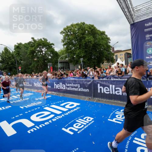 29.06.2025 - hella hamburg halbmarathon Zöllner http://msf.ph/oto/8446088 29.06.2025 10:57:41 Ziel 1239, 1715, 2236, 2606, 2652, 4502, 5457, 5458, 12774, 13523, 14571, 14951, 15217, 15220, 17769, 17814, 18388, 18985 meine-sportfotos.de