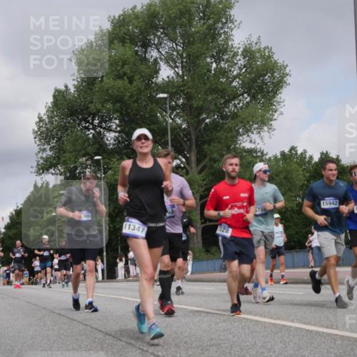 29.06.2025 - hella hamburg halbmarathon Luisa Fischer http://msf.ph/oto/8446106 29.06.2025 10:28:08 Kennedybrücke 5570, 15283, 306, 11347, 63, 7528, 3786, 15942, 17954, 1395, 2280, 2477, 3421, 3786, 4221, 4624, 5138, 6524, 6526, 7528, 7975, 8167, 8502, 9063 meine-sportfotos.de