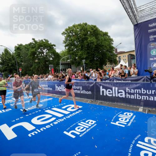 29.06.2025 - hella hamburg halbmarathon Zöllner http://msf.ph/oto/8446132 29.06.2025 10:57:41 Ziel 1239, 1715, 2236, 2606, 2652, 4502, 5457, 5458, 12774, 13523, 14571, 14951, 15217, 15220, 17769, 17814, 18388, 18985 meine-sportfotos.de