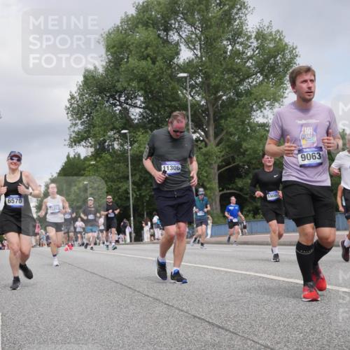 29.06.2025 - hella hamburg halbmarathon Luisa Fischer http://msf.ph/oto/8446136 29.06.2025 10:28:09 Kennedybrücke 6570, 15283, 11306, 19080, 9063, 4221, 7, 1395, 2132, 2280, 2477, 3421, 3786, 4221, 4624, 5138, 5829, 5830, 6524, 6526, 7528, 7975, 8502, 9063 meine-sportfotos.de