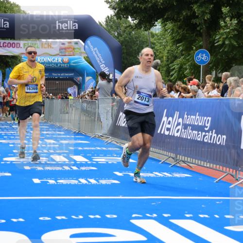 29.06.2025 - hella hamburg halbmarathon Strokosch-Dieckow http://msf.ph/oto/8446152 29.06.2025 10:49:13 Ziel 2013, 4183, 4185, 4832, 6158, 6389, 8112, 9348, 10053, 10184, 10189, 11819, 13450, 14526, 15422, 15523, 16369, 16414, 16731, 17173, 18598, 18842 meine-sportfotos.de