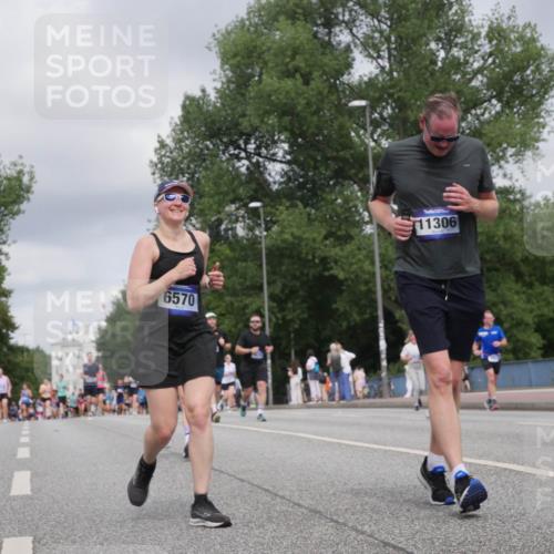 29.06.2025 - hella hamburg halbmarathon Luisa Fischer http://msf.ph/oto/8446156 29.06.2025 10:28:10 Kennedybrücke 6570, 11306, 19080, 1395, 2132, 2280, 2477, 3343, 3786, 4221, 4624, 5138, 5829, 5830, 6524, 6526, 7528, 7975, 8502, 9063 meine-sportfotos.de