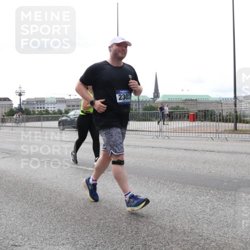 29.06.2025 - hella hamburg halbmarathon Lena Gebhardt http://msf.ph/oto/8446161 29.06.2025 10:30:04 Lombardsbrücke 5350, 2302, 1063, 1097, 1547, 1694, 2302, 2699, 2901, 3443, 3573, 3613, 4395, 4580, 5063, 5322, 5350, 6598, 6616, 6626, 8388, 8792, 8941, 9095, 9937, 10162, 10880, 11269, 11376, 11444, 11634, 12216, 12227, 12305, 12349, 12350, 12504, 12537, 12710, 13031, 13418, 13810, 14304, 15266, 16182, 16601, 16604, 16735, 16769, 17529, 18046, 18385, 18503, 18671 meine-sportfotos.de