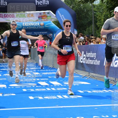 29.06.2025 - hella hamburg halbmarathon Strokosch-Dieckow http://msf.ph/oto/8446175 29.06.2025 10:39:24 Ziel 1343, 2546, 2972, 6037, 6152, 8346, 9116, 12335, 12372, 14359, 15013, 15866, 15965 meine-sportfotos.de