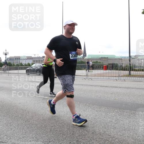 29.06.2025 - hella hamburg halbmarathon Lena Gebhardt http://msf.ph/oto/8446187 29.06.2025 10:30:05 Lombardsbrücke 350, 2302, 1097, 1547, 1694, 2302, 2699, 2901, 3443, 3573, 3613, 4395, 4580, 5063, 5322, 5350, 6598, 6616, 6626, 8388, 8792, 8941, 9095, 9937, 10162, 10880, 11269, 11376, 11444, 11634, 12216, 12227, 12305, 12349, 12350, 12504, 12537, 12710, 13031, 13418, 13810, 14304, 15266, 16182, 16601, 16604, 16735, 16769, 17529, 18046, 18385, 18503, 18671 meine-sportfotos.de
