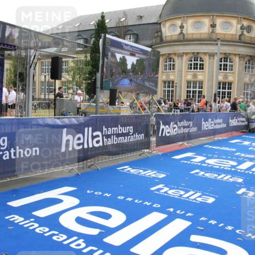 29.06.2025 - hella hamburg halbmarathon Michael Strokosch http://msf.ph/oto/8446197 29.06.2025 10:27:32 Ziel 4678, 9804, 13941, 18567, 19114 meine-sportfotos.de