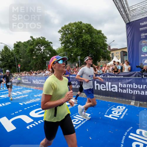 29.06.2025 - hella hamburg halbmarathon Zöllner http://msf.ph/oto/8446208 29.06.2025 10:57:43 Ziel 1239, 1715, 1719, 2606, 2652, 5457, 5458, 10133, 12774, 13523, 14571, 14951, 15217, 15220, 16418, 17455, 17769, 17814, 18388, 18508, 18985 meine-sportfotos.de