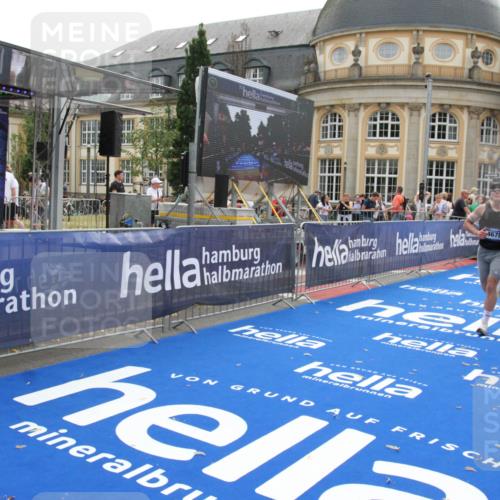 29.06.2025 - hella hamburg halbmarathon Michael Strokosch http://msf.ph/oto/8446214 29.06.2025 10:27:33 Ziel 4678, 9804, 12341, 13941, 18567, 19114 meine-sportfotos.de